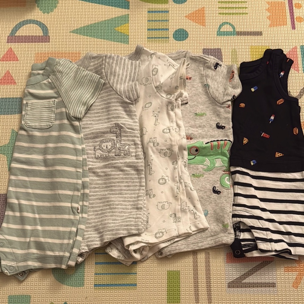 Lot of 5 short rompers in sz 0-3m